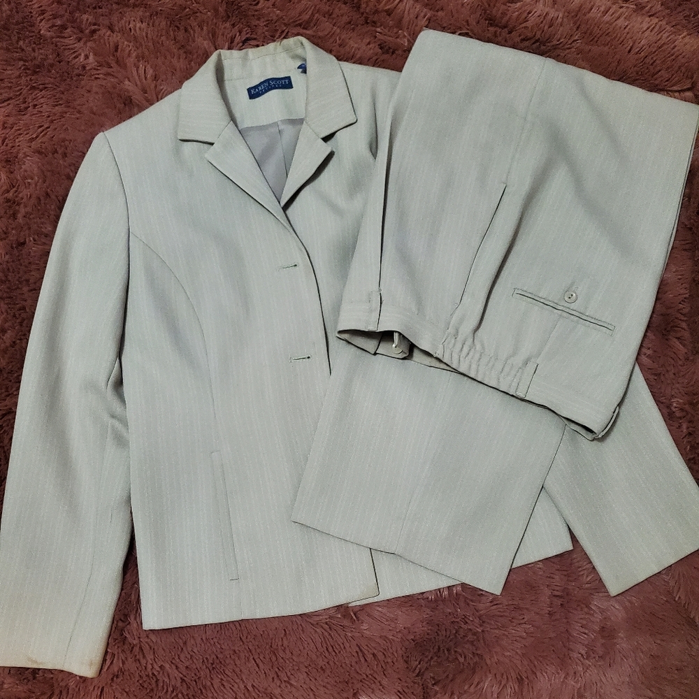 Petite pants suit